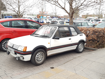 Peugeot 308 с электроприводом появится в 2023 году и грозит стать сильнейшим конкурентом для VW ID.3 (видео)